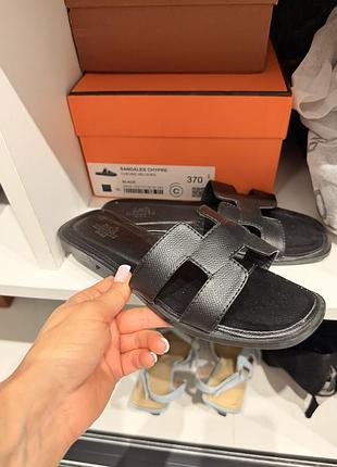 Шльопанці hermes