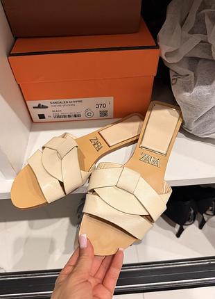 Шльопанці zara