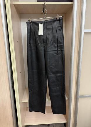 Новые брюки из экокожи cropp