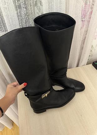 Дівчата продаю чоботи 37 розмір h&m , одяла 2 рази , купувала за 2500