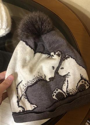 Шапка з бомчиком