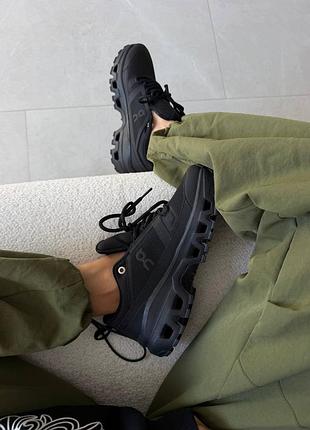 On cloudrock 
waterproof full black 8