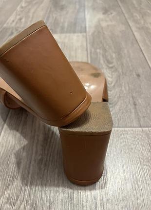 Шльопки на каблуку 8