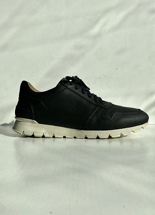 Преміальні жіночі кросівки russell & bromley 38