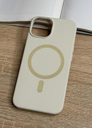 Силіконовий чохол на iphone 14 з magsafe, бежевий матовий з м’якою підкладкою silicone case