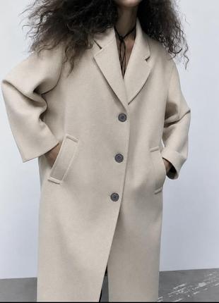 Бежеве пальто з вовни zara