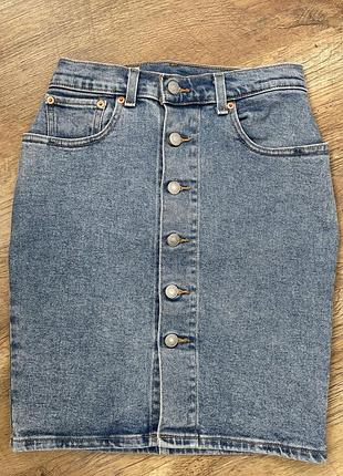 Спідниця жіноча levi’s джинсова синя на ґудзиках з ідеальною посадкою , довжина - до коліна, розмір 25