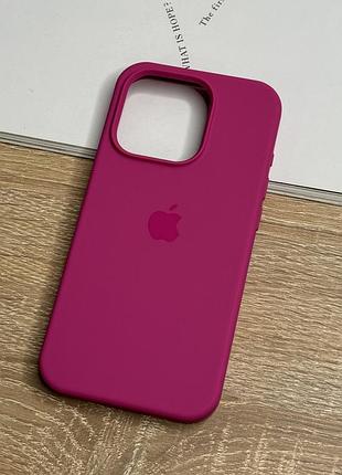 Силиконовый чехол на iphone 15 pro, противоударный с микрофиброй, малиновый (dragon fruit)