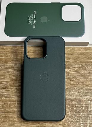 Шкіряний чохол на iphone 15 pro max з логотипом apple та magsafe, протиударний з мікрофіброю, темний зелений (pine needle grine)
