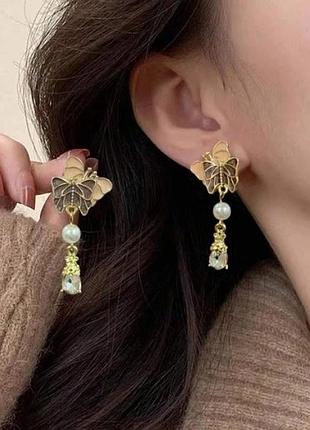 Серьги игривые бабочки