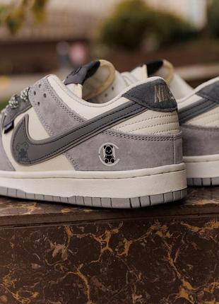 Nike sb dunk × kaws
• grey / cream • 8