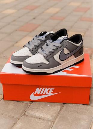 Nike sb dunk × gucci
• graphite / ivory • 4