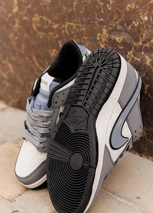 Nike sb dunk × gucci
• graphite / ivory • 10