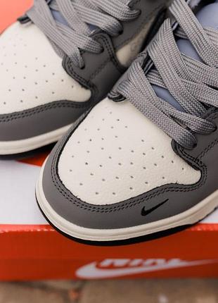 Nike sb dunk × gucci
• graphite / ivory • 4