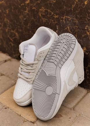 Nike sb dunk 
• light grey / white • 9
