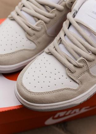 Nike sb dunk 
• light grey / white • 4