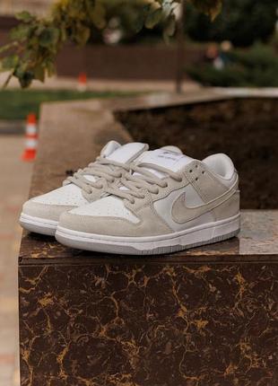 Nike sb dunk 
• light grey / white • 5
