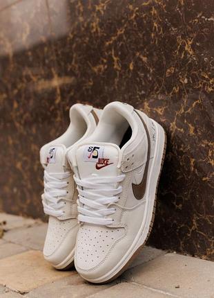 Nike sb dunk 
• light sand / brown •