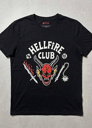 Футболка netflix stranger things «hellfire club»