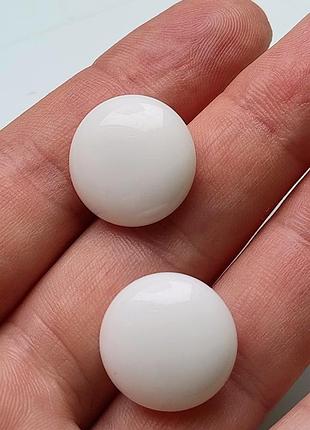 Винтажные серьги-пусеты из молочного стекла (milk glass), ретро гвоздики