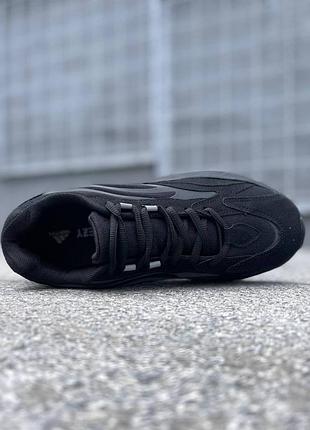 Кроссовки adidas yeezy 700 v2 белые и черные 3