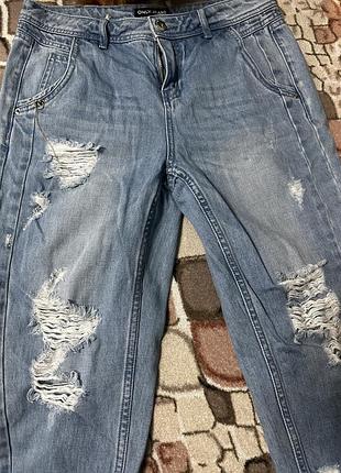 Джинси only (модель phoebe lw bf overall), р. 27 / s, з рваним декором та ланцюжком