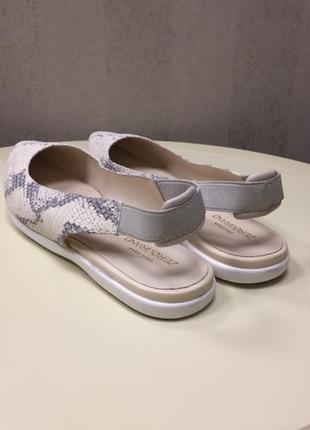 Женские босоножки cole haan, кожа, оригинал, новые, размер 39,5.3 фото