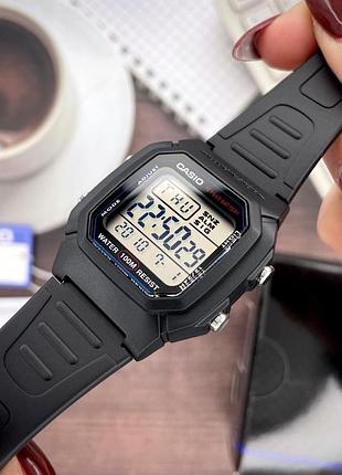 Чоловічий годинник casio w-800h-1a — спортивна модель з водозахистом 10 atm та електронним циферблатом 4