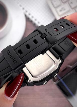 Чоловічий годинник casio w-800h-1a — спортивна модель з водозахистом 10 atm та електронним циферблатом 6