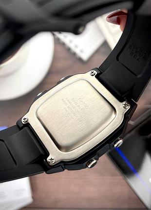 Чоловічий годинник casio w-800h-1a — спортивна модель з водозахистом 10 atm та електронним циферблатом 7