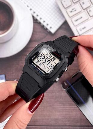 Чоловічий годинник casio w-800h-1a — спортивна модель з водозахистом 10 atm та електронним циферблатом 8