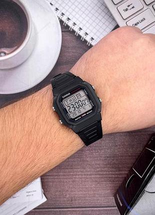 Чоловічий годинник casio w-800h-1a — спортивна модель з водозахистом 10 atm та електронним циферблатом 9