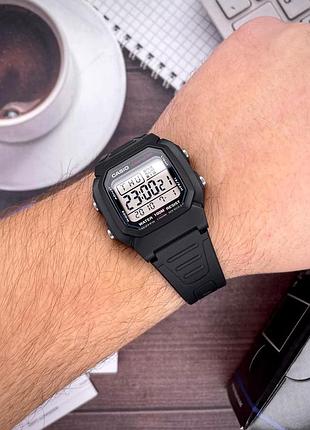 Чоловічий годинник casio w-800h-1a — спортивна модель з водозахистом 10 atm та електронним циферблатом 10