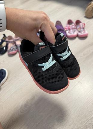 Кросівки для дівчинки nike