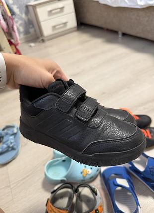 Шкіряні кросівки для хлопчика adidas