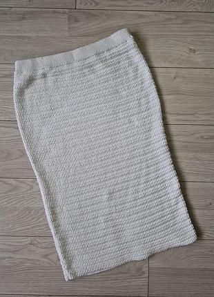 Белая фактура, в которую входит юбка миди h&amp;m