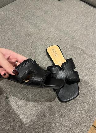 Шльопанці в стилі hermes 3