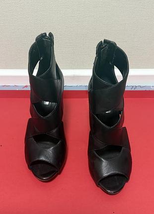 Босоножки guess