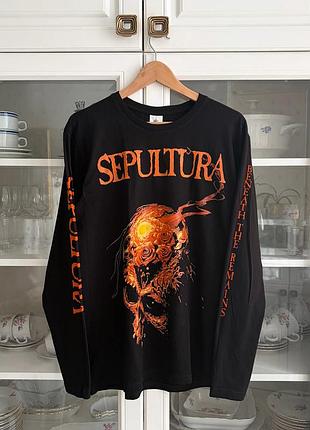 Новый лонгслив sepultura - beneath the remains