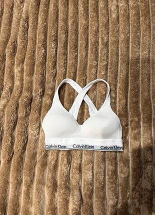 Топ з породоновой чашкою calvin klein білий