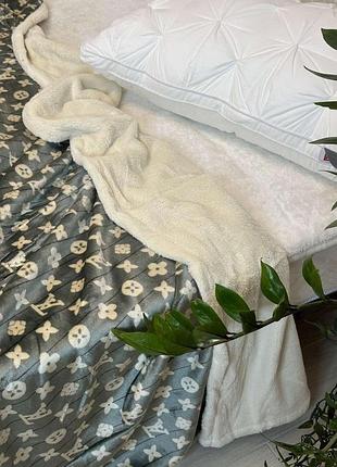 Турецкое велюровое покрывало с пушистой овчиной в фирменной сумке 160×220