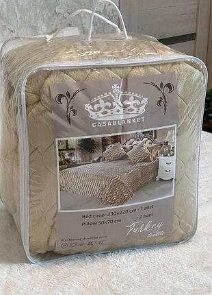 Элегантный двухсторонний набор покрывала двуспального размера 210×230 из мягкой фланели высокого качества + 2 подушки.