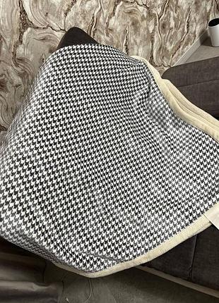 Велюровое покрывало евро 200×220 теплое с фирменным дизайном