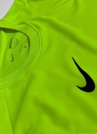 Спортивная футболка nike dri-fit slim fit (размер s)
