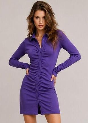 Короткое фиолетовое платье-рубашка zara с драпировкой спереди и застежкой на пуговицах