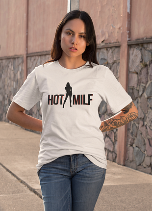 Футболка женская с принтом "hot milf" белая