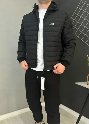 Демісезонна базова чоловіча куртка чорна the north face