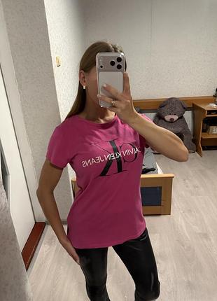 Жіноча оригінальна футболка calvin klein