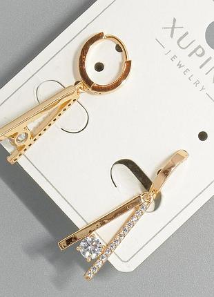 Серьги xuping с белыми стразами и кристаллом d-7х18,5мм+- l-28,5мм+- позолота 18к