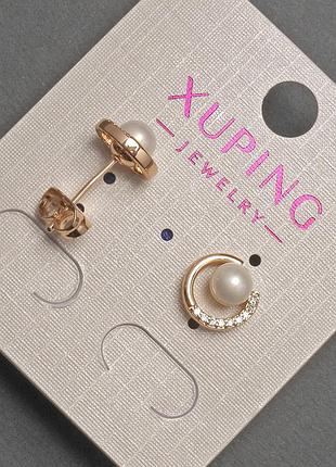 Серьги пусеты пульсеты пульчики xuping с белыми стразами и жемчугом d- 5мм l-10мм+- позолота 18к